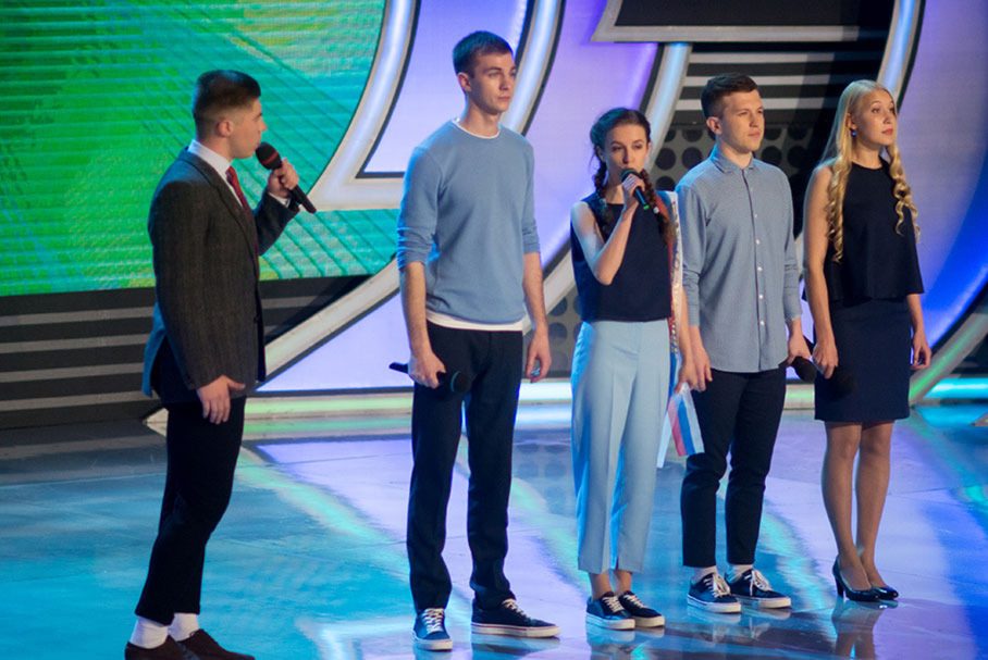 КВН 2018. «Электрошок», Санкт-Петербург. Первая 1/2 финала Премьер-лиги. Приветствие.